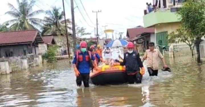 MDMC Sumut Evakuasi Pasien Korban Bencana Banjir Langkat ke Rumah Sakit