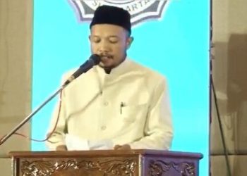 Ustaz Dwi Jatmiko Pimpin Doa Wisuda STT Warga Surakarta, Harapkan Lulusan Siap Mengabdi untuk Bangsa