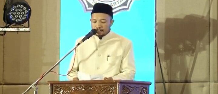 Ustaz Dwi Jatmiko Pimpin Doa Wisuda STT Warga Surakarta, Harapkan Lulusan Siap Mengabdi untuk Bangsa