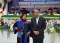 Rektor UMSU Beri Beasiswa Alumni Terbaik Umas
