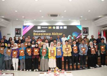 FSPPG K-Sarbumusi Serahkan Beasiswa untuk Anak Anggota