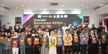 FSPPG K-Sarbumusi Serahkan Beasiswa untuk Anak Anggota