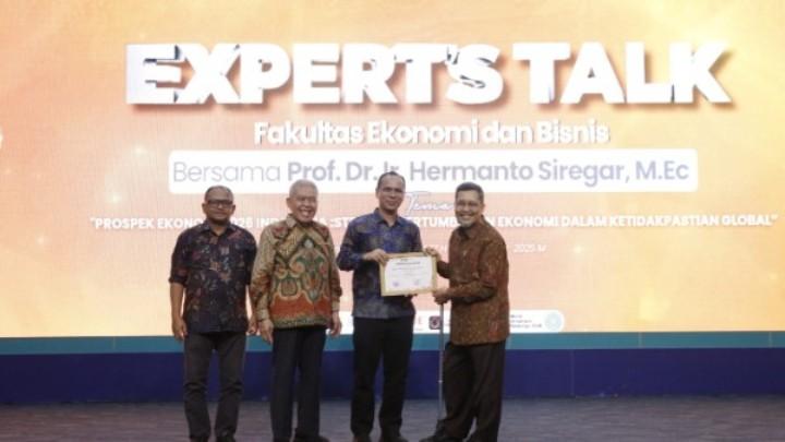 Apakah 8 Persen Masih Rasional? Dua Ekonom Bicara Jujur di Expert’s Talk FEB UMSU 2025