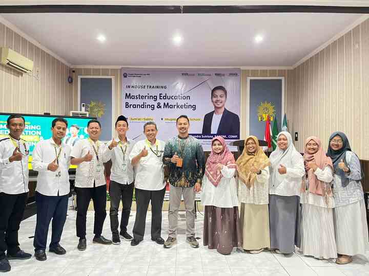 Perkuat Branding Sekolah, Guru Smamio Gresik Ikuti Pelatihan Marketing Pendidikan