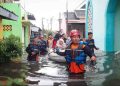 Banjir Landa Pekalongan, Relawan Muhammadiyah Evakuasi Warga dengan Cepat dan Sigap!