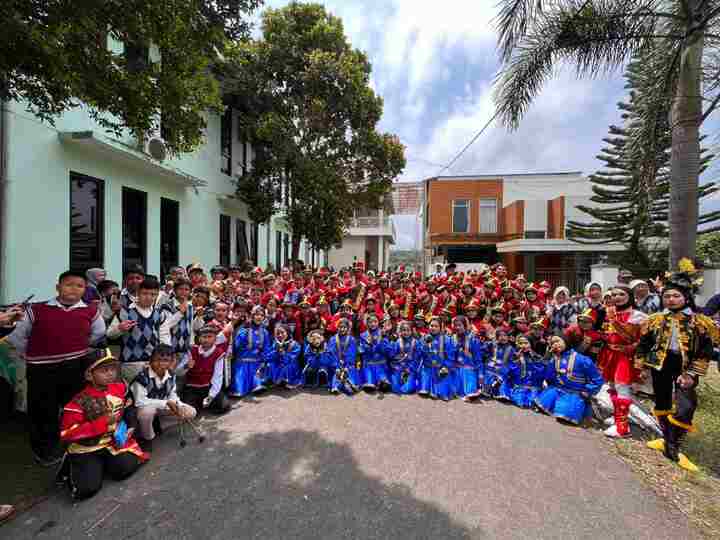 Gita Swara Walidah SD Aisyiyah Slawi Boyong 3 Trophy pada Ajang Brebes Marching Band Competition