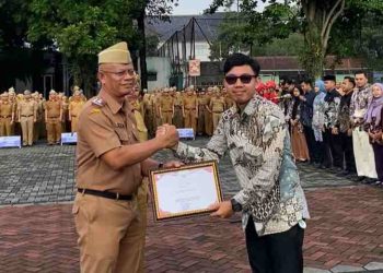 Dwi Azhar Ramdhani Terima Penghargaan Pemuda Berprestasi 2025 dari Pemkab Garut