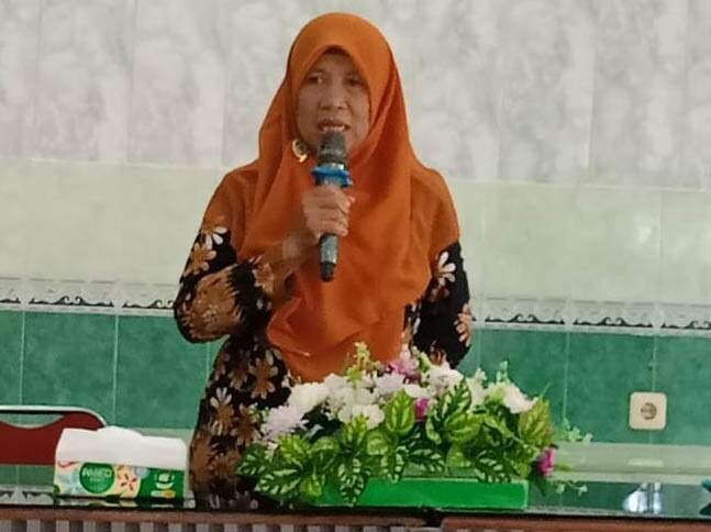 Kiprah Bu Tri Murniati dalam Membangun SMP Muhapuja Banyumas Berdaya Saing Nasional