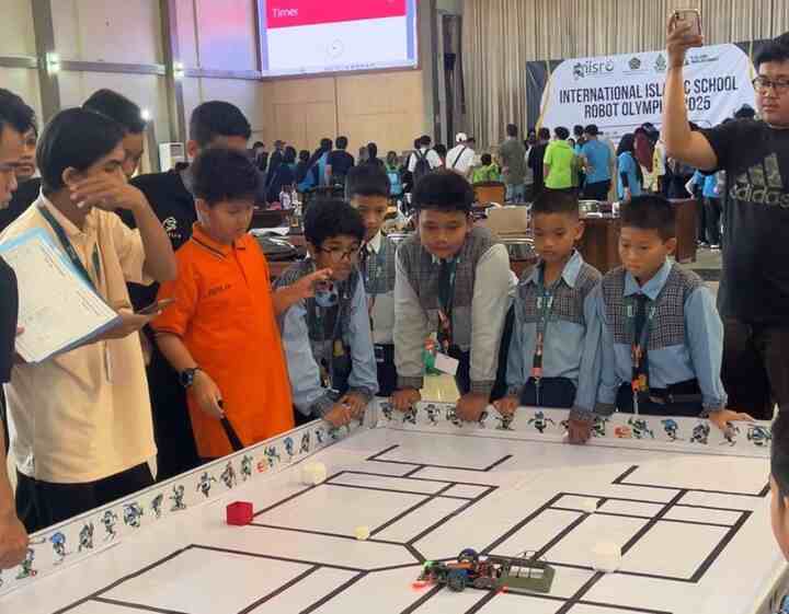 Ketika Iman Menguatkan Logika, Mugeb Berjaya di Robotika Dunia