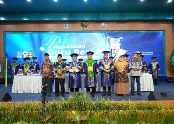 UMSU Kukuhkan Guru Besar Studi Islam, Mendikdasmen Soroti Krisis Kebenaran di Era Digital