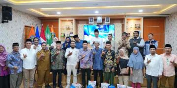 Rektor UMSU Serahkan 1529 Bingkisan Ramadhan 1447 H