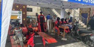 Jelang Lebaran, DKM Masjid IQRO Gandeng SMK MUMBUL Gelar Servis Motor Gratis