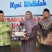 LKSA Muhammadiyah Nyai Walidah Bagikan Parsel dan THR