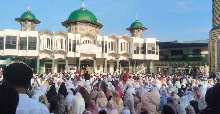 Ribuan Umat Muslim Shalat Idul Fitri di Pelataran Masjid Taqwa Lubuk Pakam, Khatib Sampaikan soal Ma’rifatullah