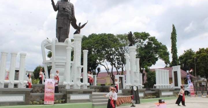 Melawan Keheningan Arsip: Mengapa Raja Sang Naualuh Damanik Lebih dari Sekadar Memori Lokal?