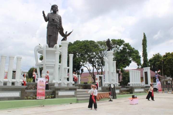 Melawan Keheningan Arsip: Mengapa Raja Sang Naualuh Damanik Lebih dari Sekadar Memori Lokal?