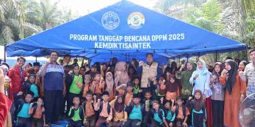 FKIP UMSU Salurkan Bantuan Pendidikan bagi Korban Banjir di Desa Sekoci Langkat