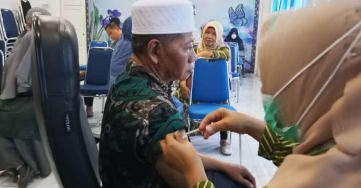 Pemberian Vaksin Meningitis dan Polio bagi Calon Jemaah Haji Medan Sunggal