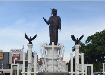 Sang Raja yang Tak Pernah Tunduk: 5 Pelajaran Terlupakan dari Perlawanan Ontologis Sang Naualuh Damanik