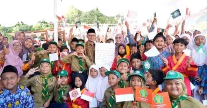 Mendidik dengan Keteladanan