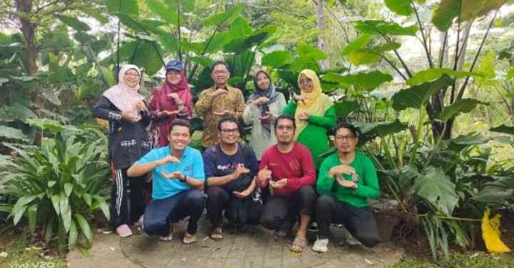 Kolaborasi Empat Prodi, FKIP UHAMKA Peringati Hari Bumi 2026 dengan Aksi Nyata di Greenhouse dan Taman Kampus