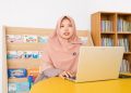 Akademisi UM Bandung Ingatkan Dampak Psikologis Narasi Negatif di Medsos bagi Ibu Bekerja