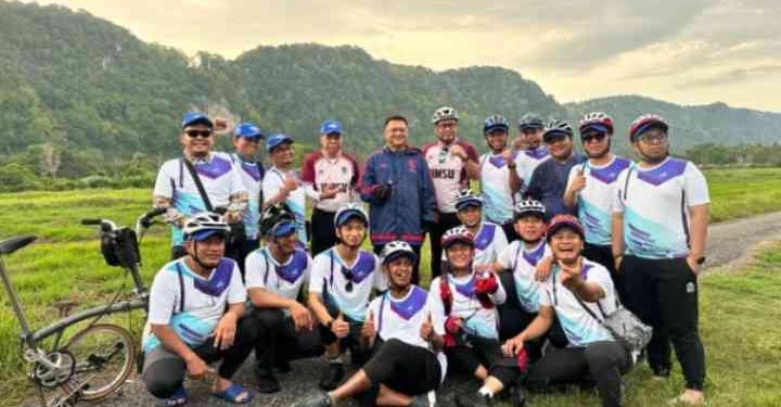 UMSU Bersama Raja Muda Perlis Bersepeda dan Serahkan Bantuan Warga Kurang Mampu