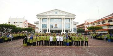 Peringati Harkitnas, Rektor UMSU Serahkan Sepeda Motor untuk Pegawai Purnatugas