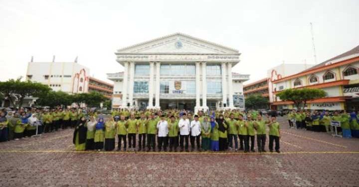 Peringati Harkitnas, Rektor UMSU Serahkan Sepeda Motor untuk Pegawai Purnatugas