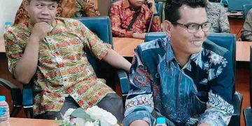 Faisal Piliang, Dari Tukang Pangkas menjadi Akademisi