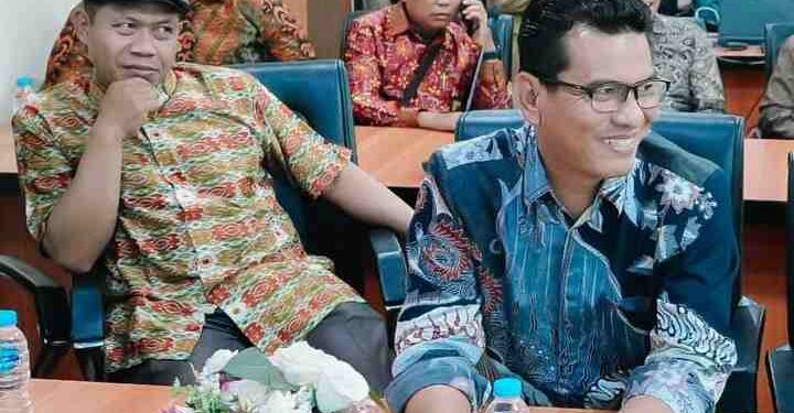Faisal Piliang, Dari Tukang Pangkas menjadi Akademisi