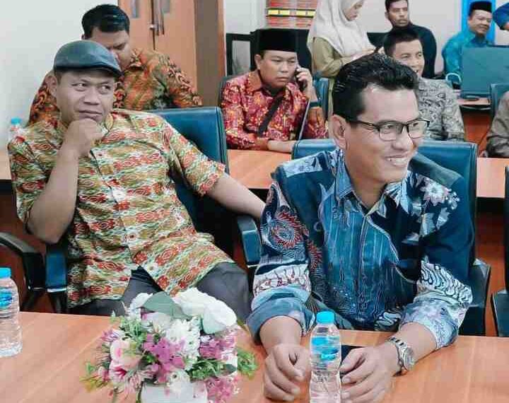 Faisal Piliang, Dari Tukang Pangkas menjadi Akademisi