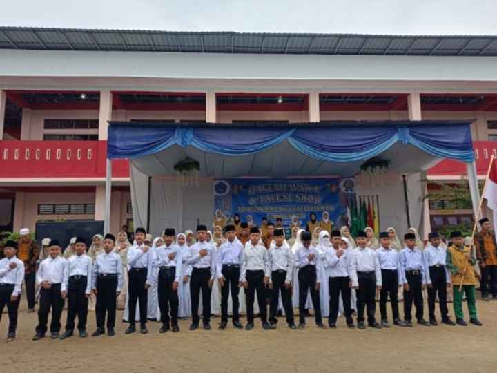 Catat Sejarah, 26 Santri Generasi Pertama SD Muhammadiyah Serbalawan di Wisuda